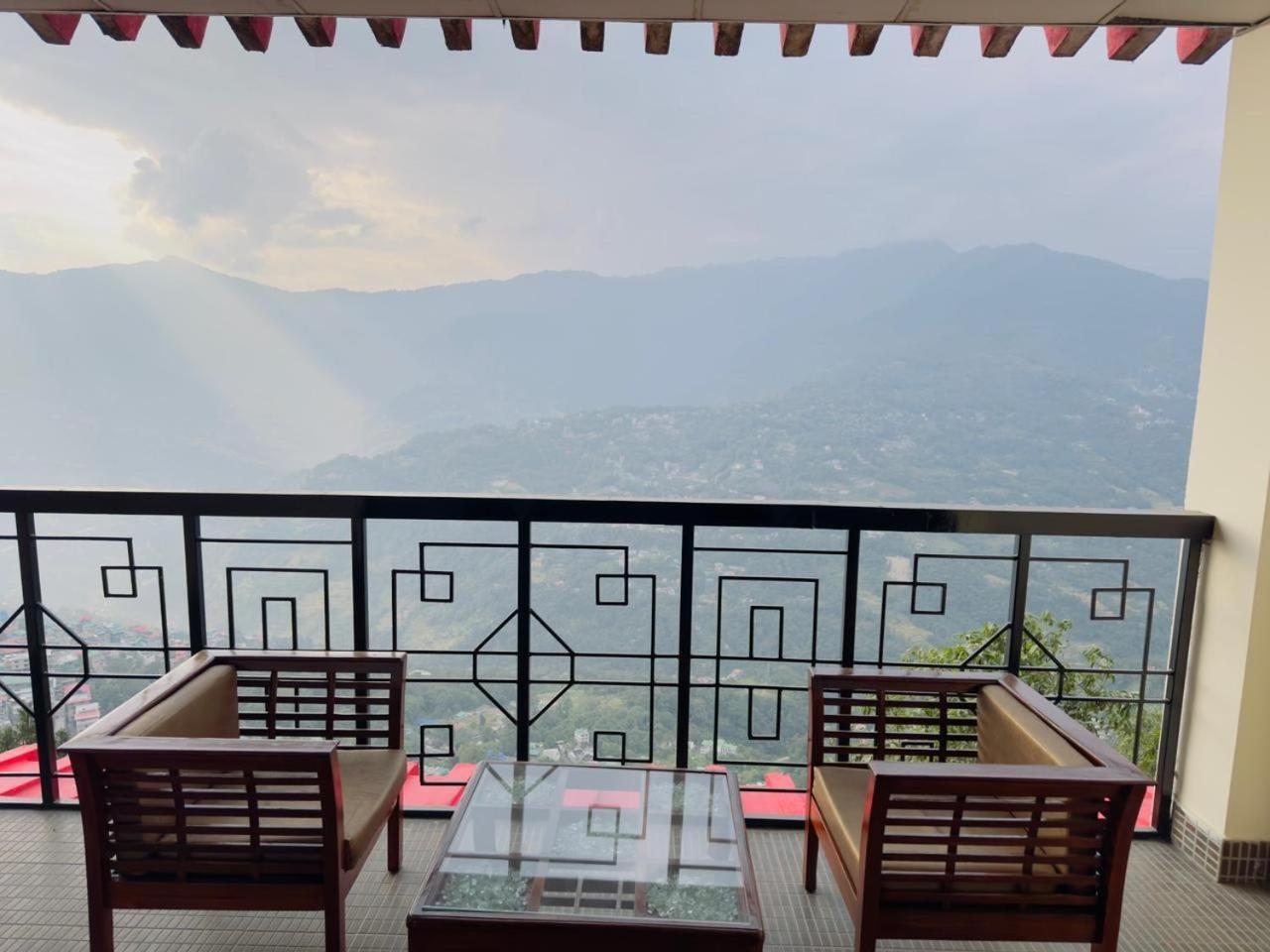 Hotel Due Pond Near Palzor Stadium Gangtok Exterior photo